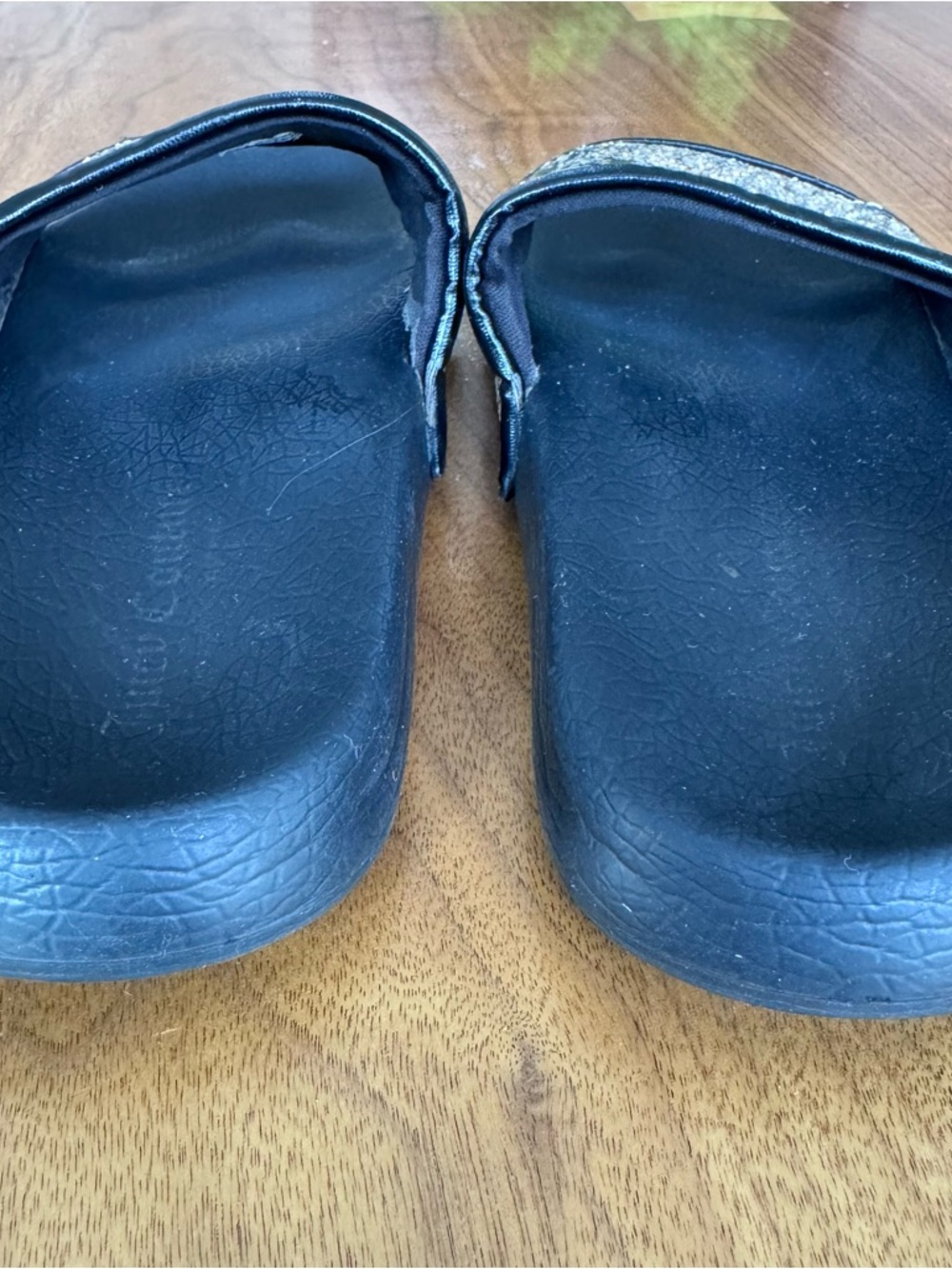 Bundle of 2 Flip Flops. Size Kid’s 13. Juicy Couture and Reef - Picture 9 of 17